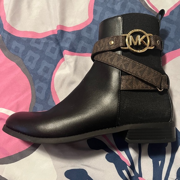 Michael Kors Rory Bootie - Picture 3 of 6